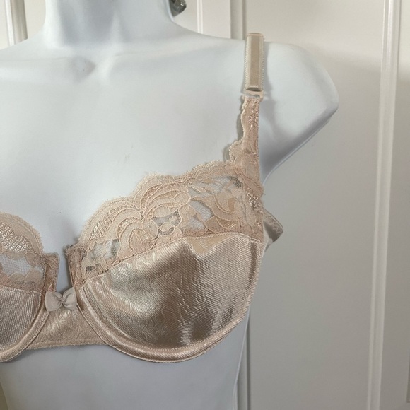 Vintage lilyete bra 34 C - Picture 2 of 5